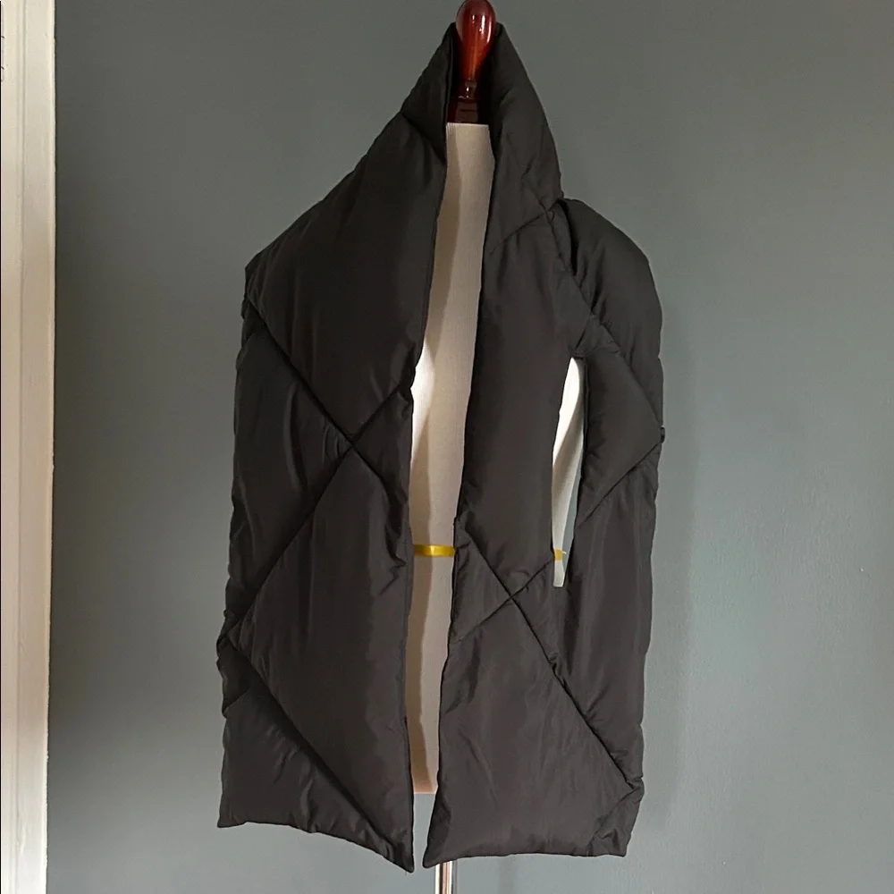 Black puffer quilted wrapped scarf - Picture 2 of 3